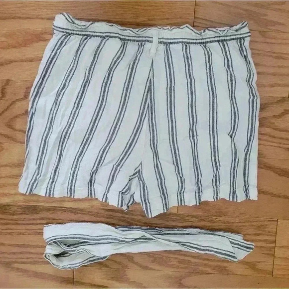 H&M Womens 8 Striped Tie waist shorts - Picture 2 of 3